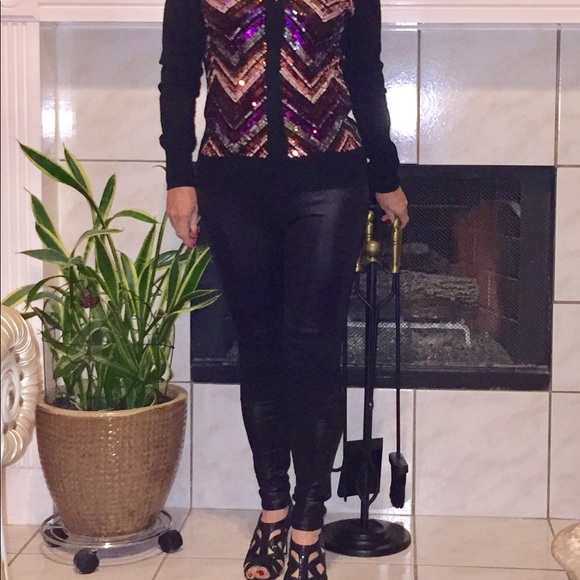 🌺Top 🌺🪀 - Picture 2 of 3